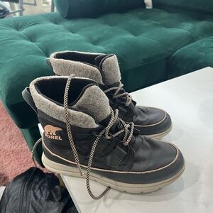 Grey Sorel winter boots. Cozy. 7